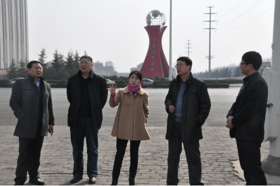 Director Yan Shichun and his e...